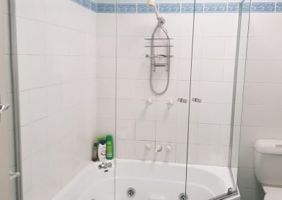 Showers screen mirros Sydney 3 e1520385364230