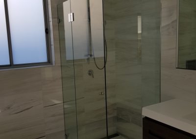 Showers screen mirros Sydney 6 e1520385312297